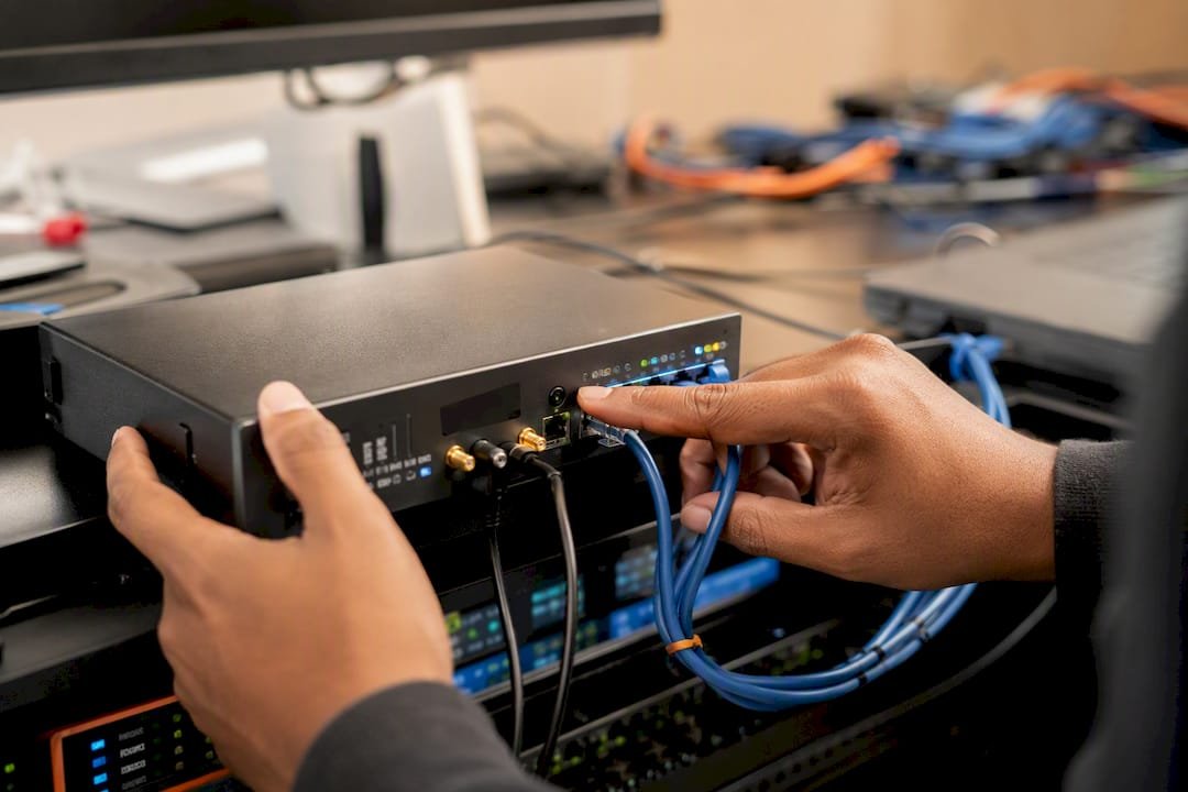 Hands adjusting network device for testing